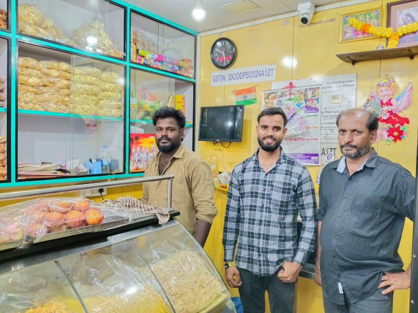 The service staff at J J Bakery, Calangute